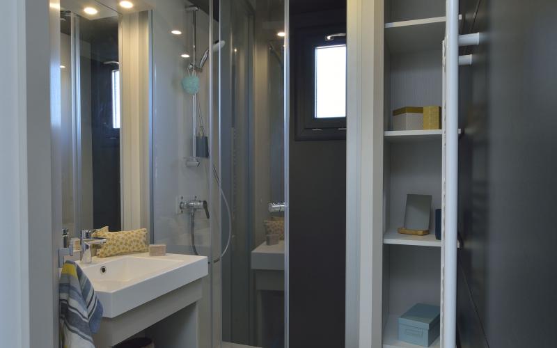 Village 49-2 Cellier - salle de bain - Vente chalets neufs et d'occasion en Normandie