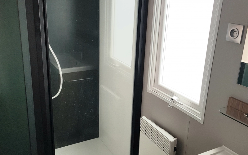 Salle de bain mobil-home en Normandie