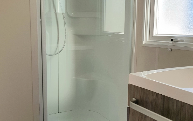 Salle de bain . mobil-home en Normandie