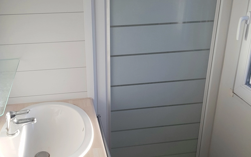Salle de bain mobil-home en Normandie