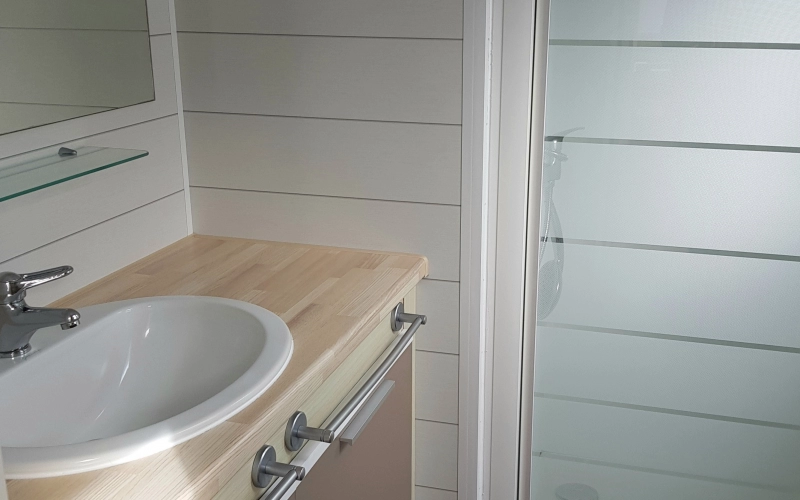 Salle de bain mobil-home en Normandie