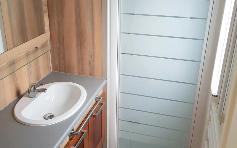 Salle de bain mobil-home en Normandie