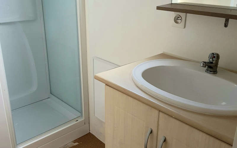 Salle de bain mobil-home en Normandie