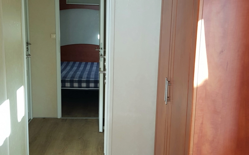 couloir chambre mobil-home en Normandie