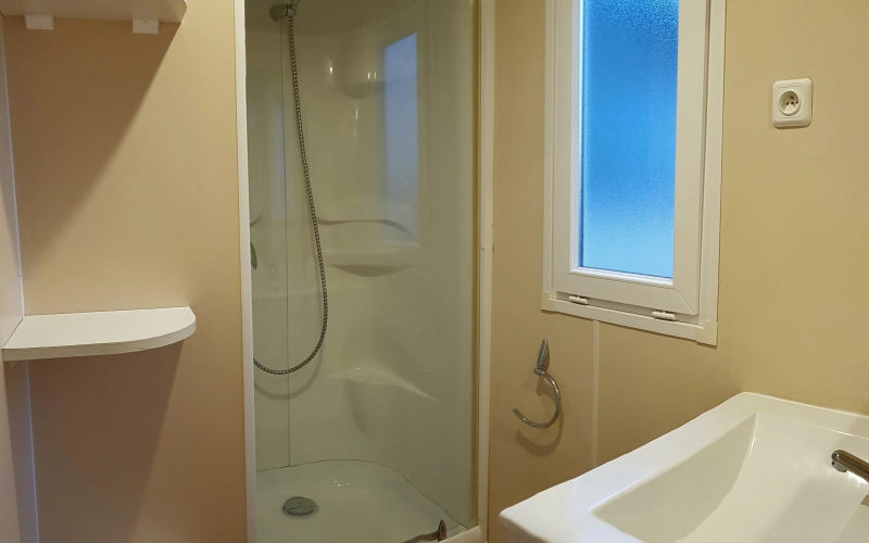 Salle de bain mobil-home en Normandie