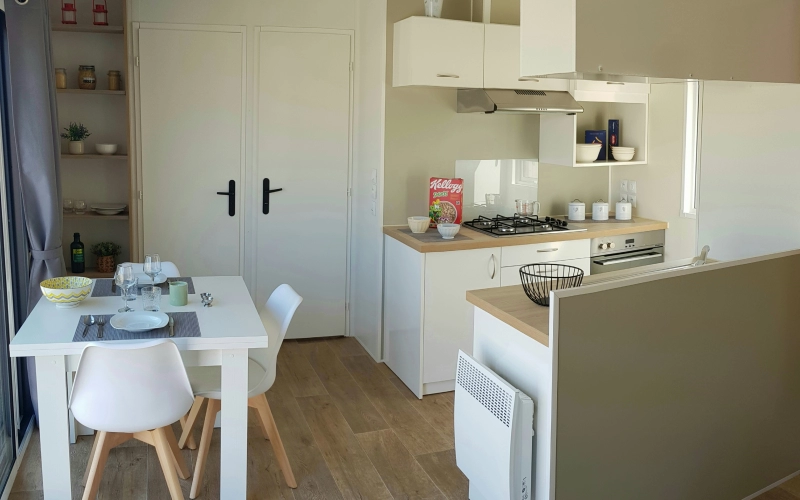 Cuisine, coin repas mobil-home en Normandie